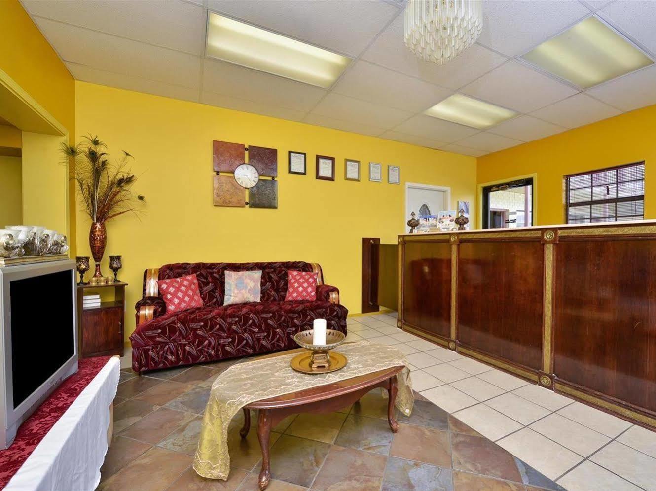 Americas Best Value Inn & Suites Расселлвилл Экстерьер фото