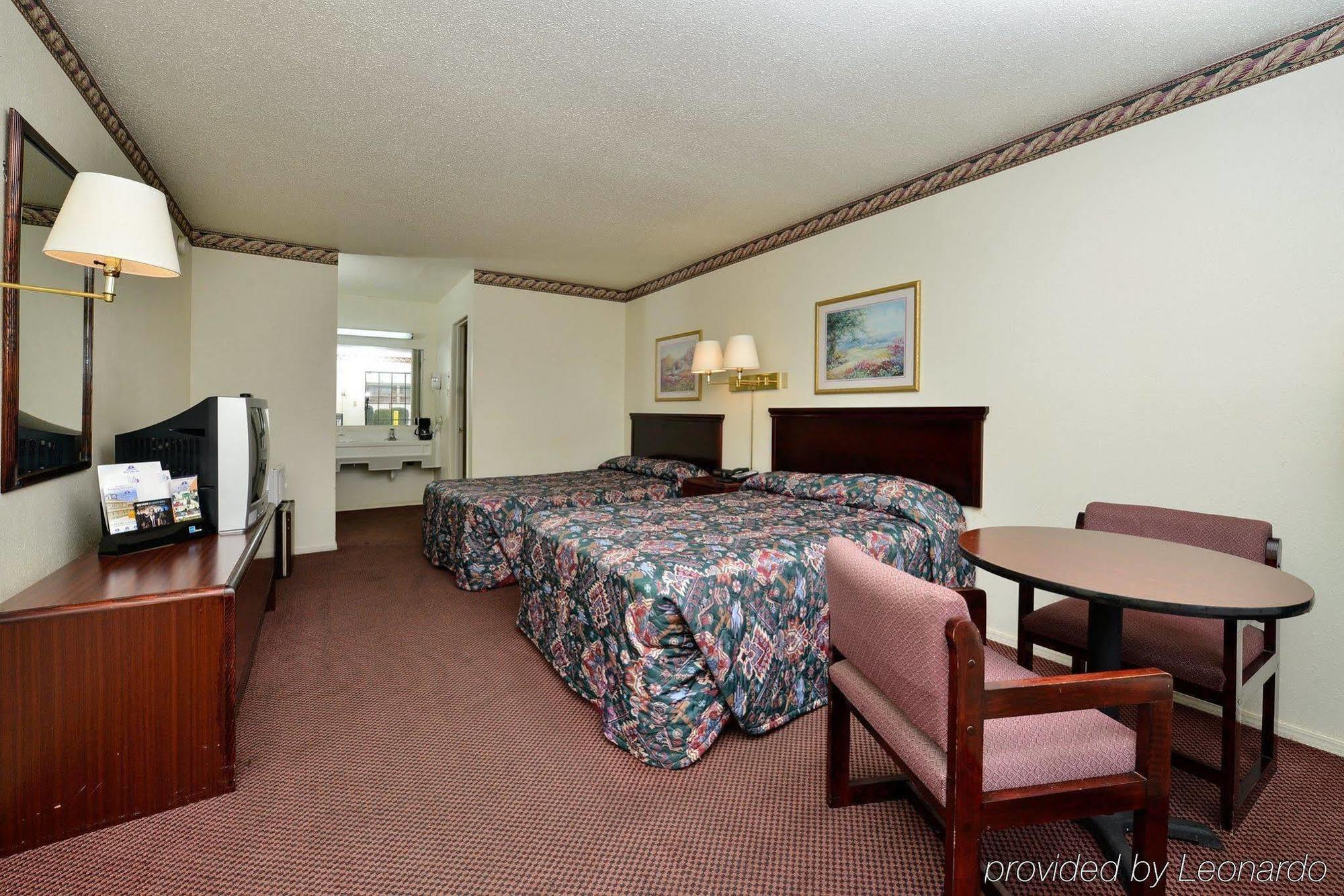Americas Best Value Inn & Suites Расселлвилл Экстерьер фото