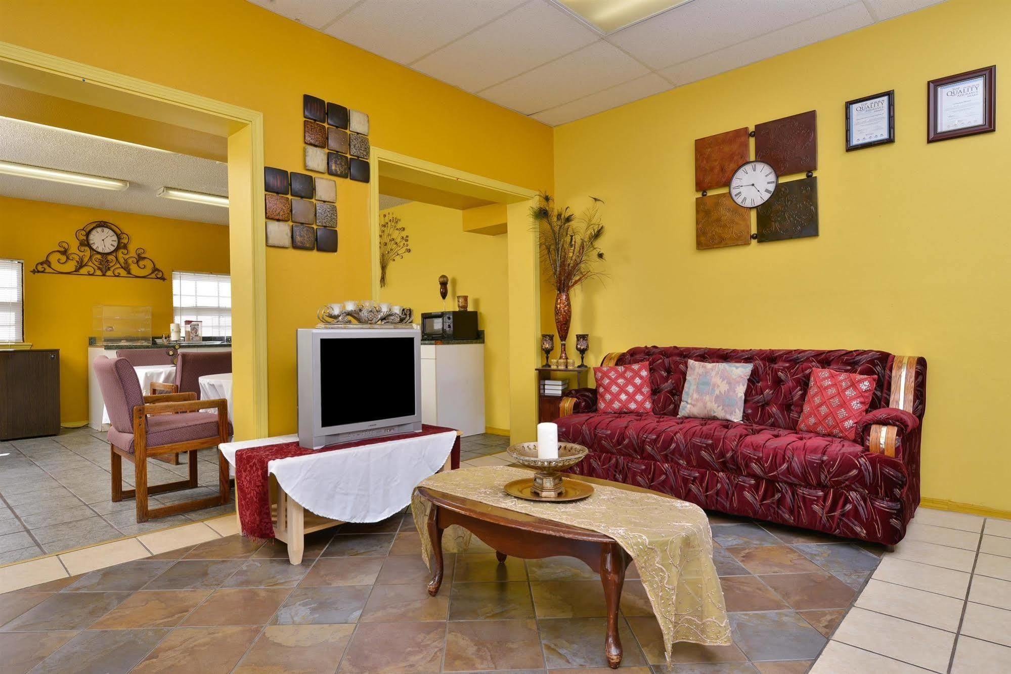 Americas Best Value Inn & Suites Расселлвилл Экстерьер фото